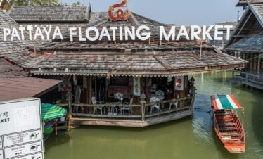 Historic Pattaya Floating Market featuring traditional Thai architecture and colorful boats.