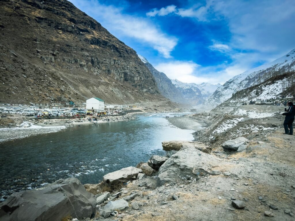 Stunning landscape of Beas River and snow-capped mountains in Manali, India.