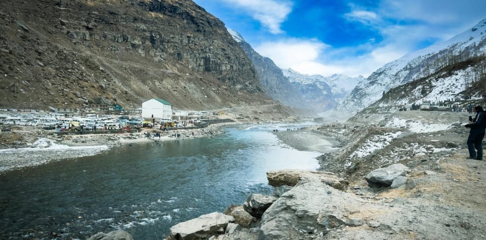 Stunning landscape of Beas River and snow-capped mountains in Manali, India.